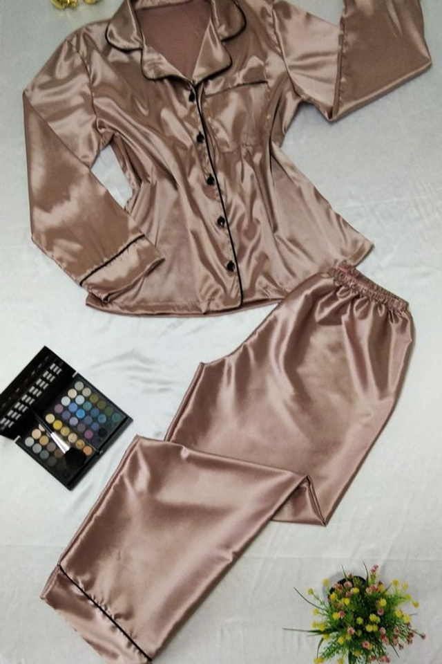 Стильная съемка пижам для создания атмосферных луков