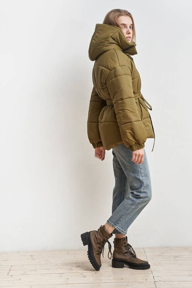 Стильная съемка женских курток для создания разнообразных образов