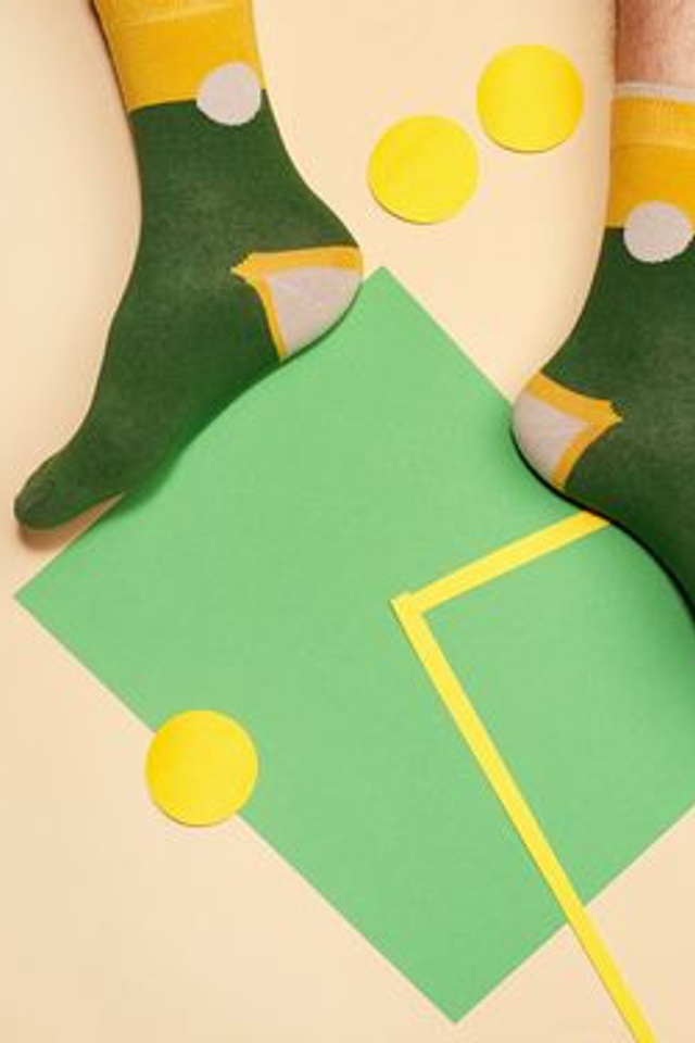 Креативная фотосъемка для демонстрации ярких и оригинальных носков