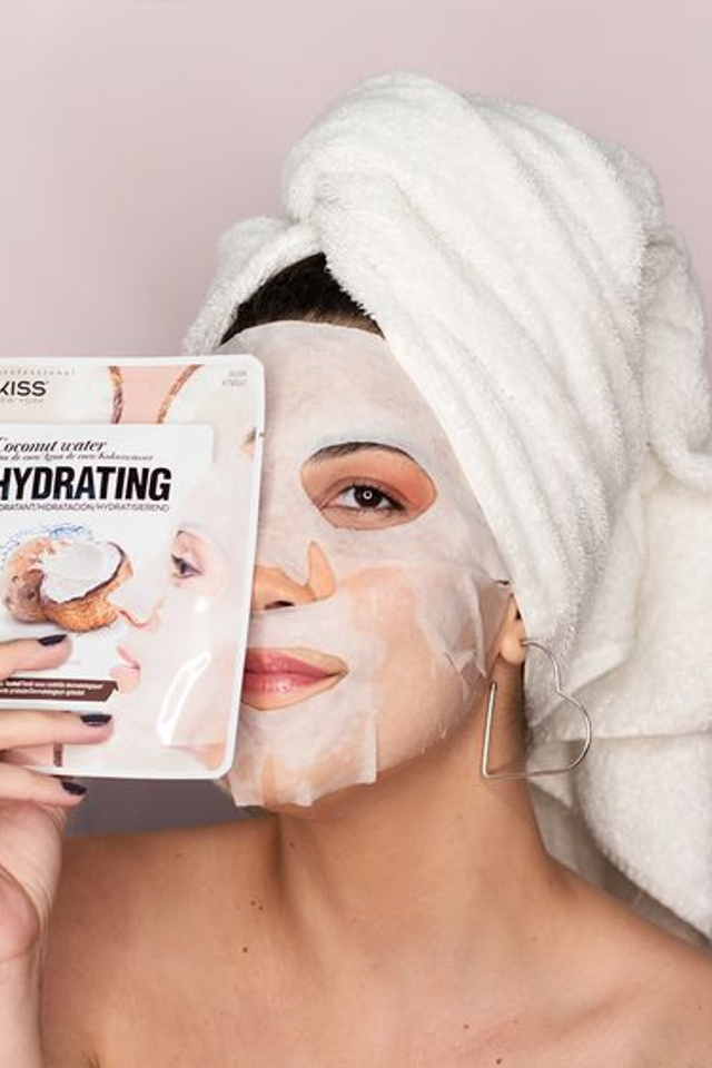 Съемка масок с акцентом на их успокаивающие и питательные свойства