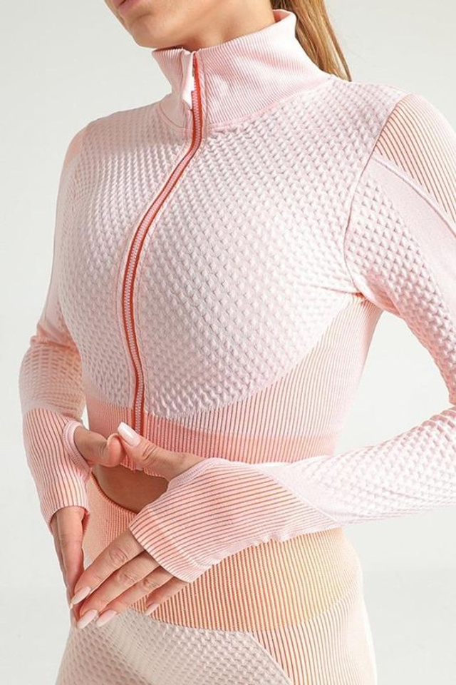 Стильная фотосъемка термобелья для создания образов для зимних видов спорта