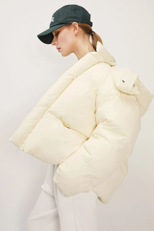 Профессиональная съемка курток для акцента на модные материалы и текстуры