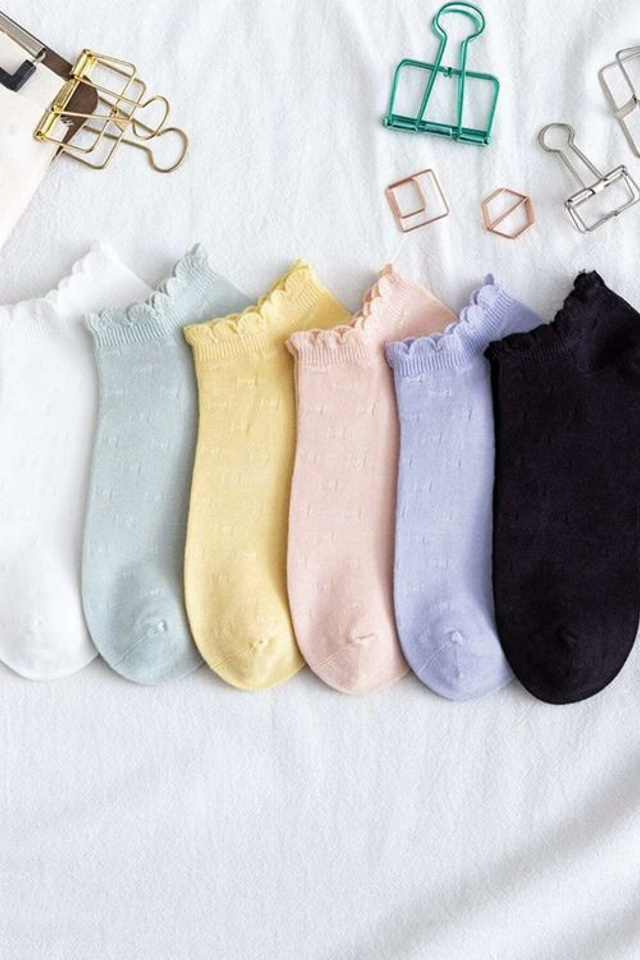 Стильная фотосъемка для акцента на цветовые сочетания носков