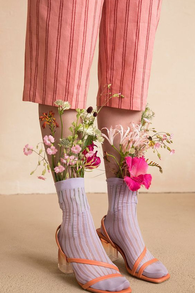 Профессиональная съемка с фокусом на мягкость и комфорт носков