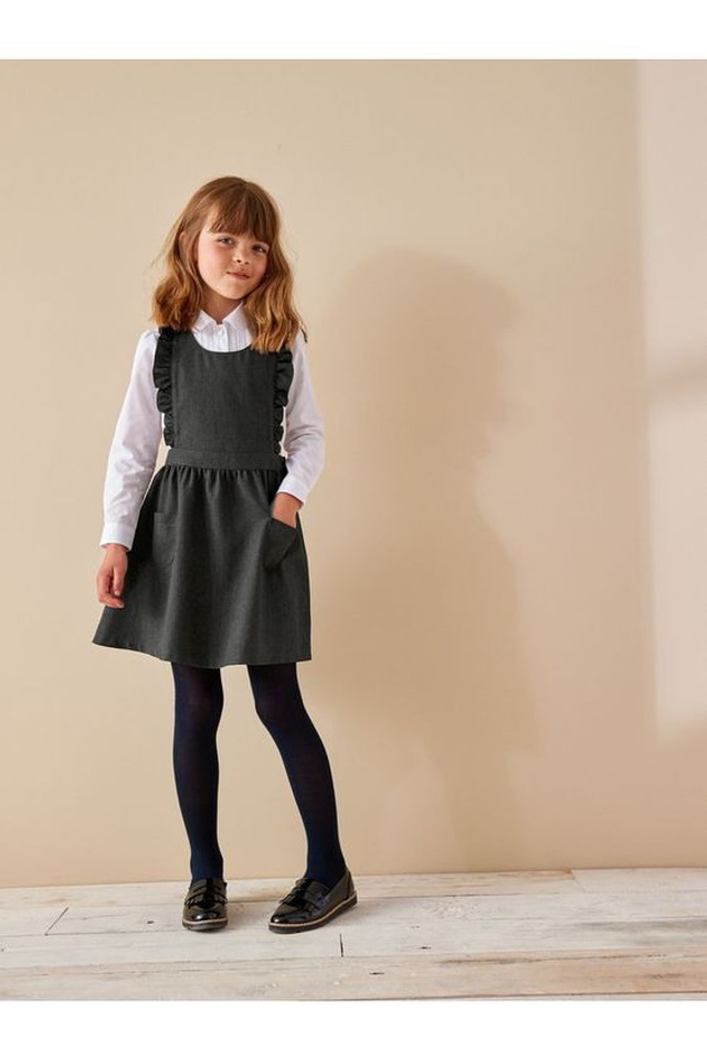 Эстетичная съемка школьной формы для создания аккуратных и строгих образов