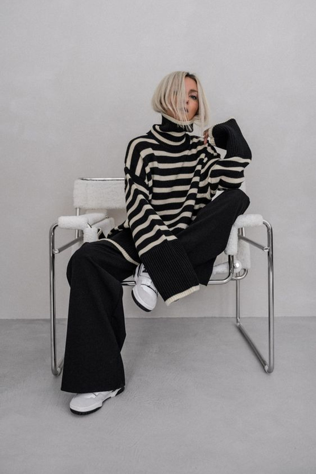 Профессиональная съемка свитеров оверсайз с акцентом на материалы