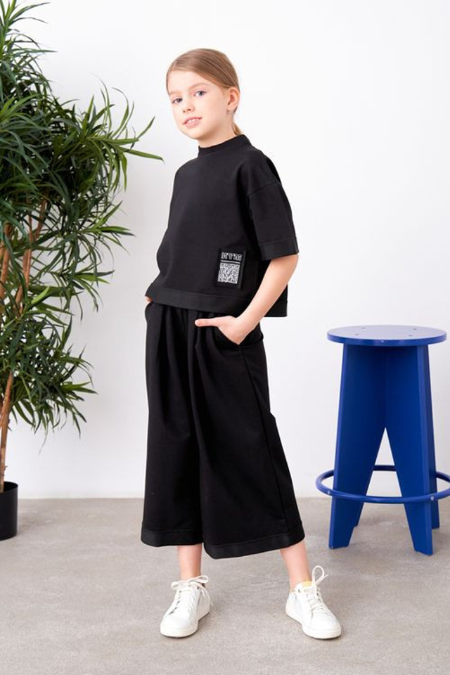 Профессиональная съемка для создания образов школьной формы с аксессуарами