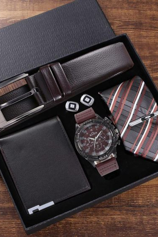 Профессиональная предметная съемка подарочных наборов для мужчин для создания стильных образов