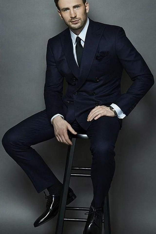 Профессиональная съемка мужских костюмов с акцентом на цветовые сочетания