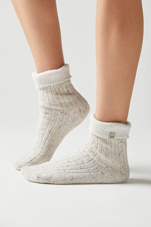 Профессиональная съемка для акцента на современные тренды в носках