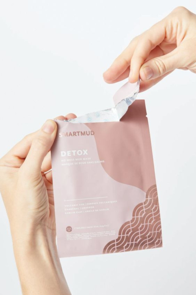 Профессиональная съемка для акцента на природные компоненты масок