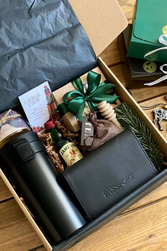 Эстетичная фотосъемка подарочных наборов с акцентом на детали и упаковку