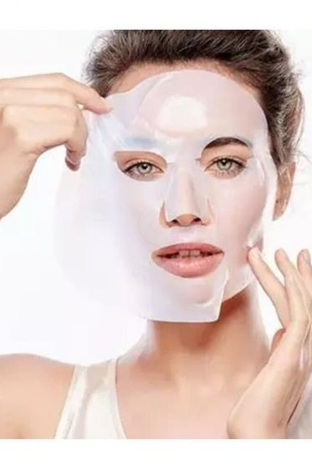 Эстетичная съемка масок для лица с акцентом на их текстуры и ароматы