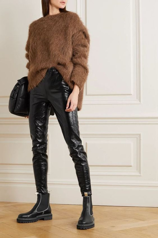 Съемка свитеров оверсайз с яркими акцентами и деталями