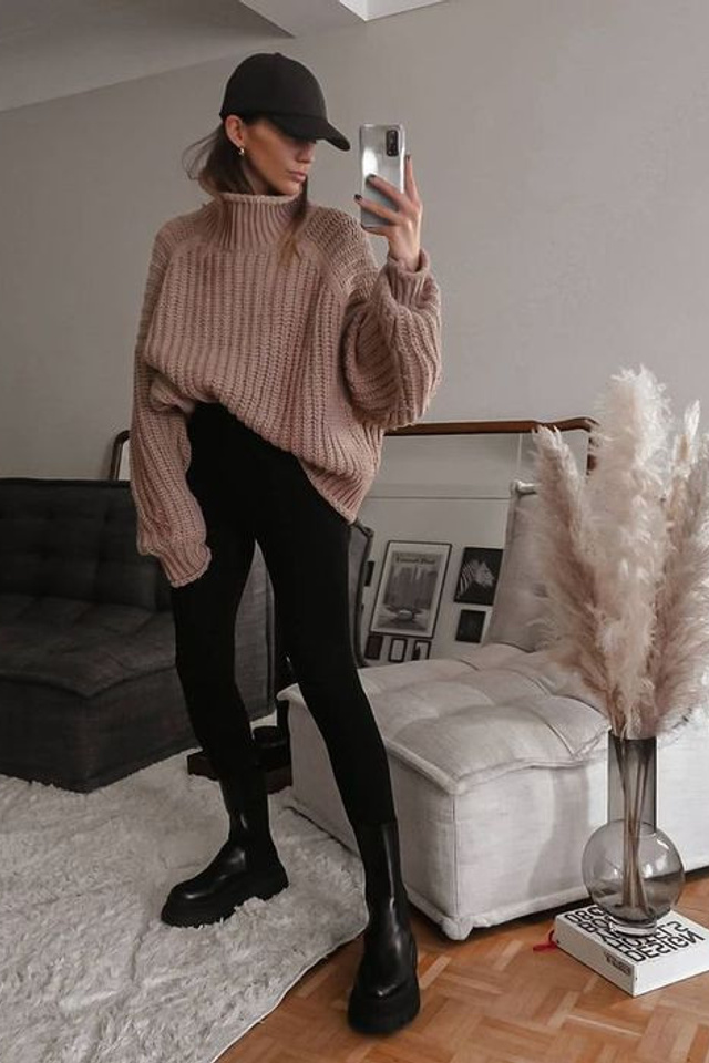 Съемка свитеров оверсайз с разнообразными узорами и принтами