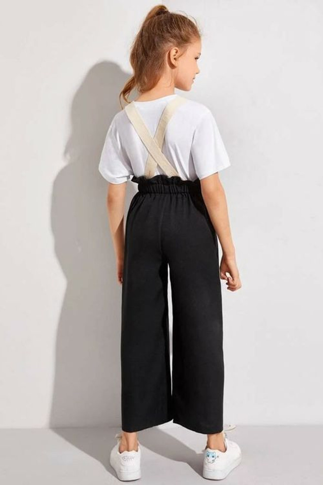 Эстетичная фотосъемка для демонстрации классической школьной формы