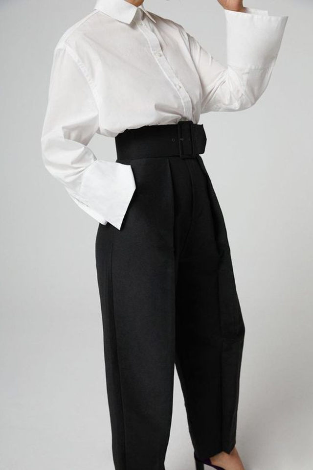 Эстетичная съемка для создания образов с аккуратной посадкой