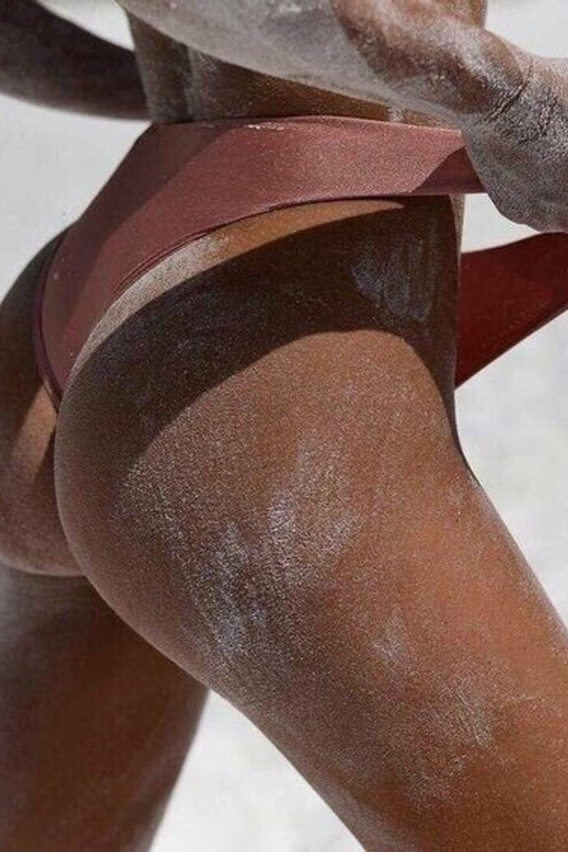 Съемка женских трусов для создания атмосферных образов