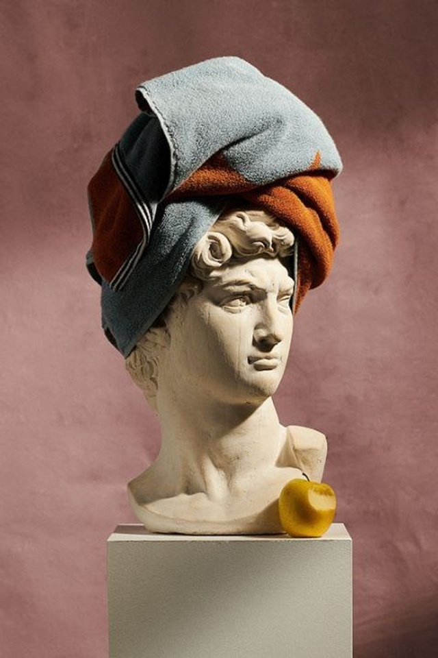 Подчеркните мягкость и качество полотенец с помощью предметной съемки.