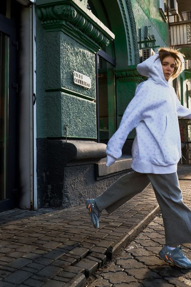 Съемка женских спортивных комплектов для повседневного стиля