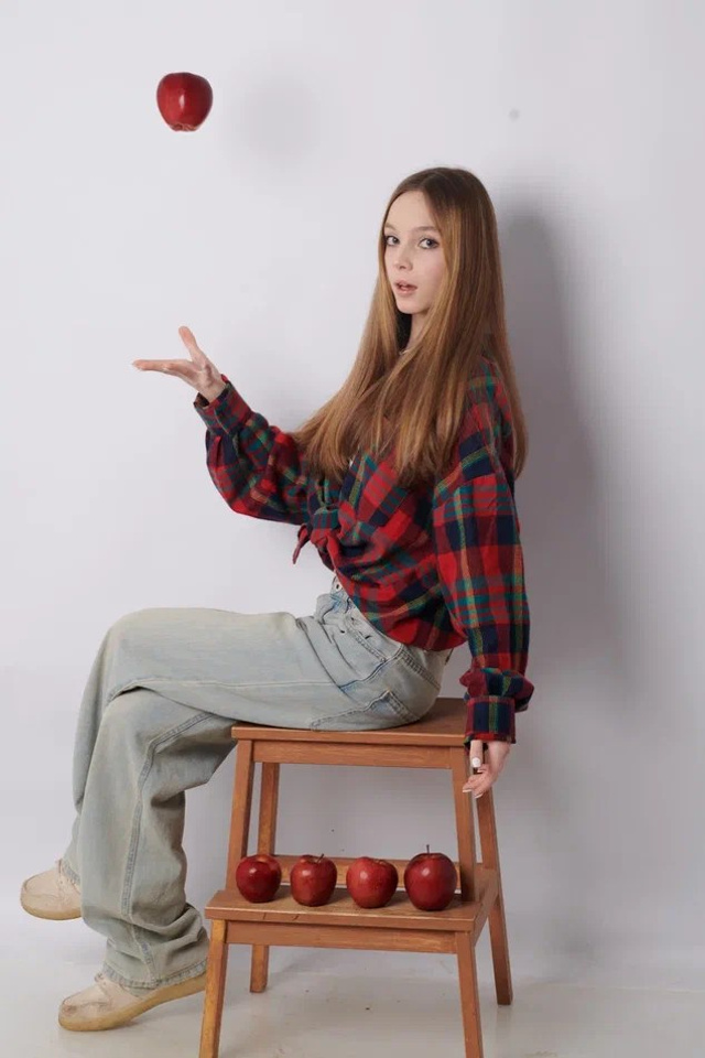 Модель для предметной съемки Дарья id 25 744 Н.Н.| Sale Easy