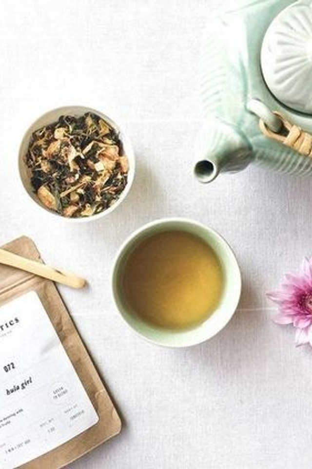 Наборы для чаепития с красивыми чашками и чайником