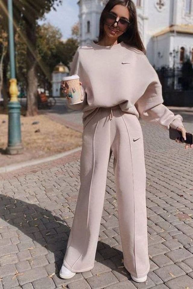 Эстетичная съемка женских костюмов для активного образа жизни