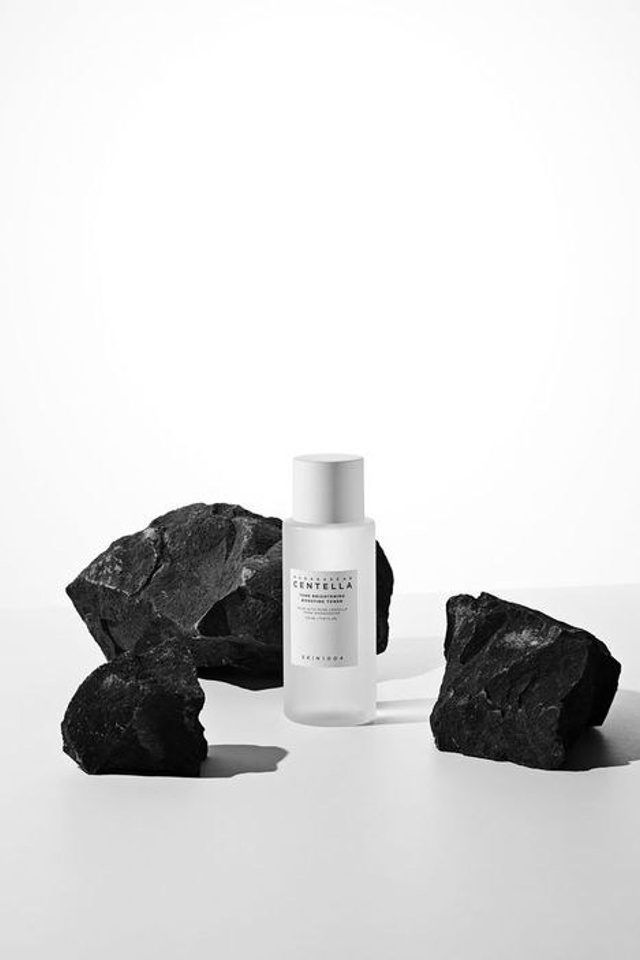 Эстетичная съемка на белом фоне для создания минималистичных и эстетичных