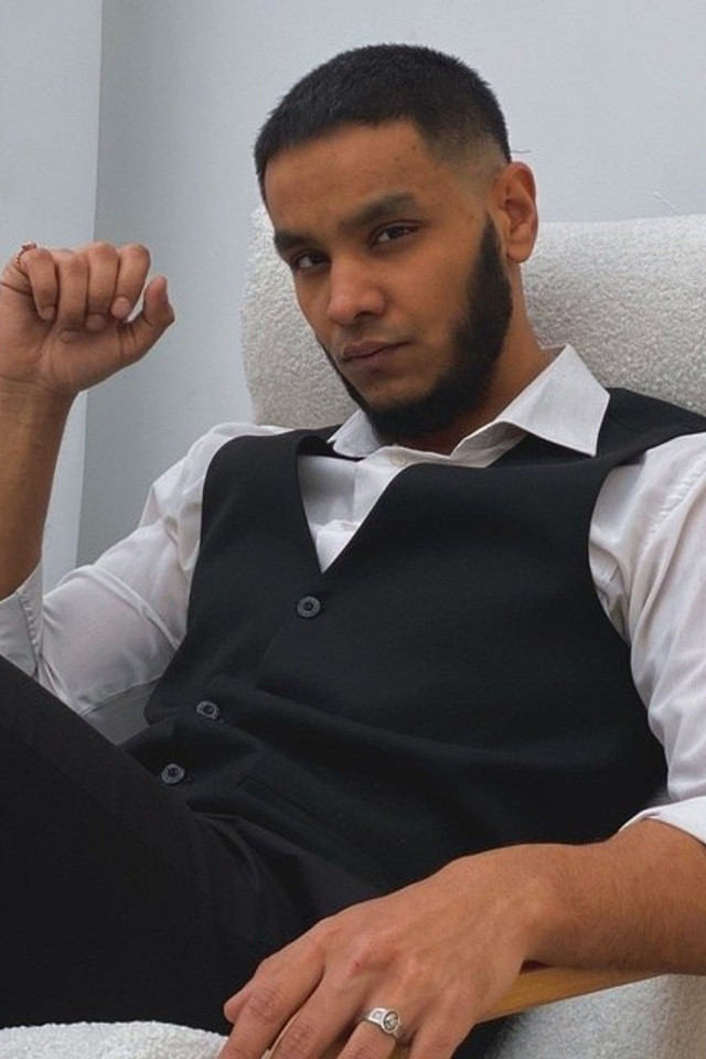 Модель для предметной съемки Омар А. Казань| Sale Easy