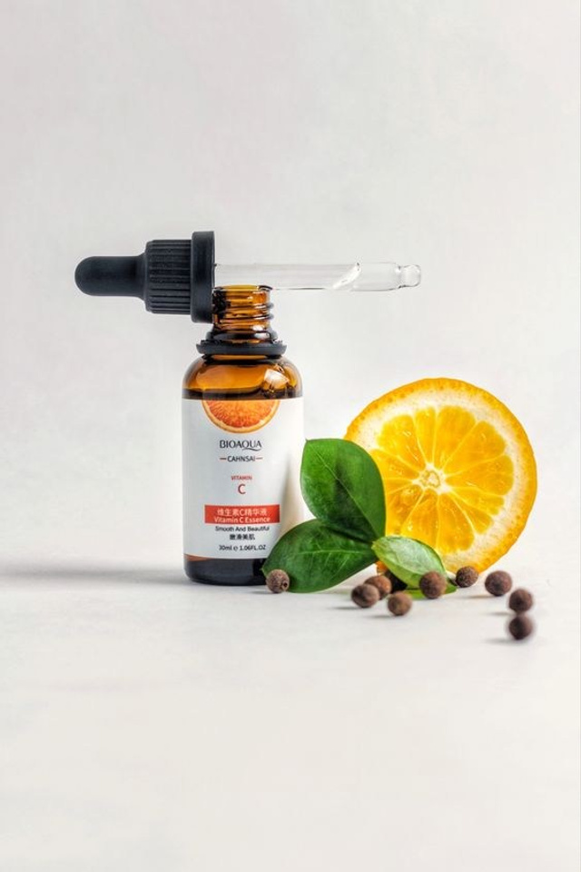 Эстетичная съемка на белом фоне для создания акцентированных и ярких изображений