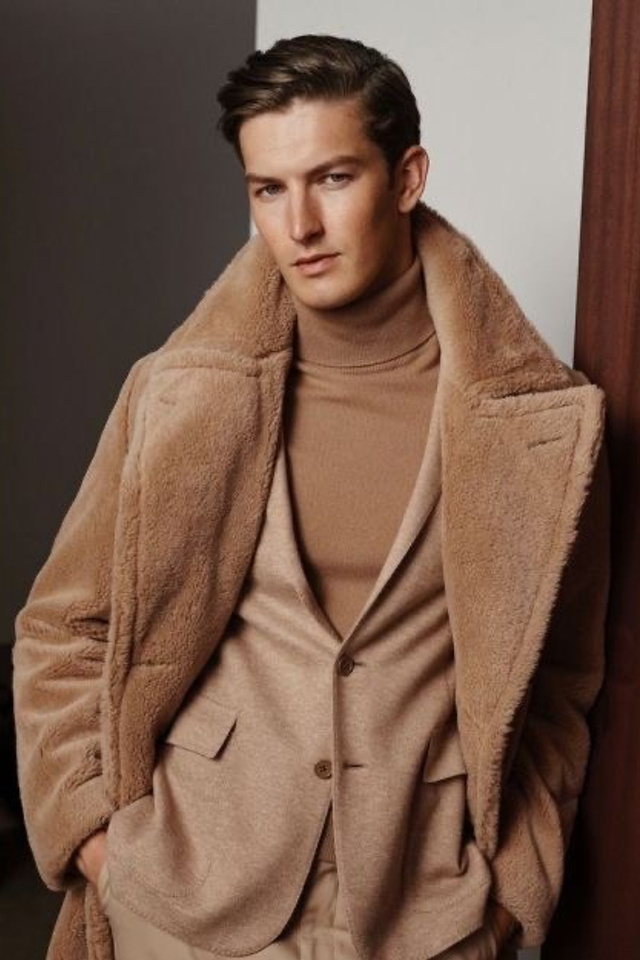 Пример стиля с элегантным шерстяным пальто