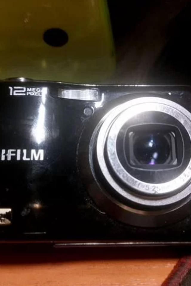 Компактный фотоаппарат fujifilm-700р.
