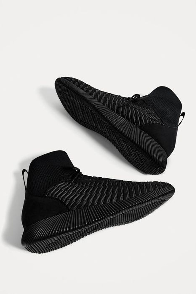 Эффектная предметная съёмка на белом фоне для чёткого отображения форм и текстур