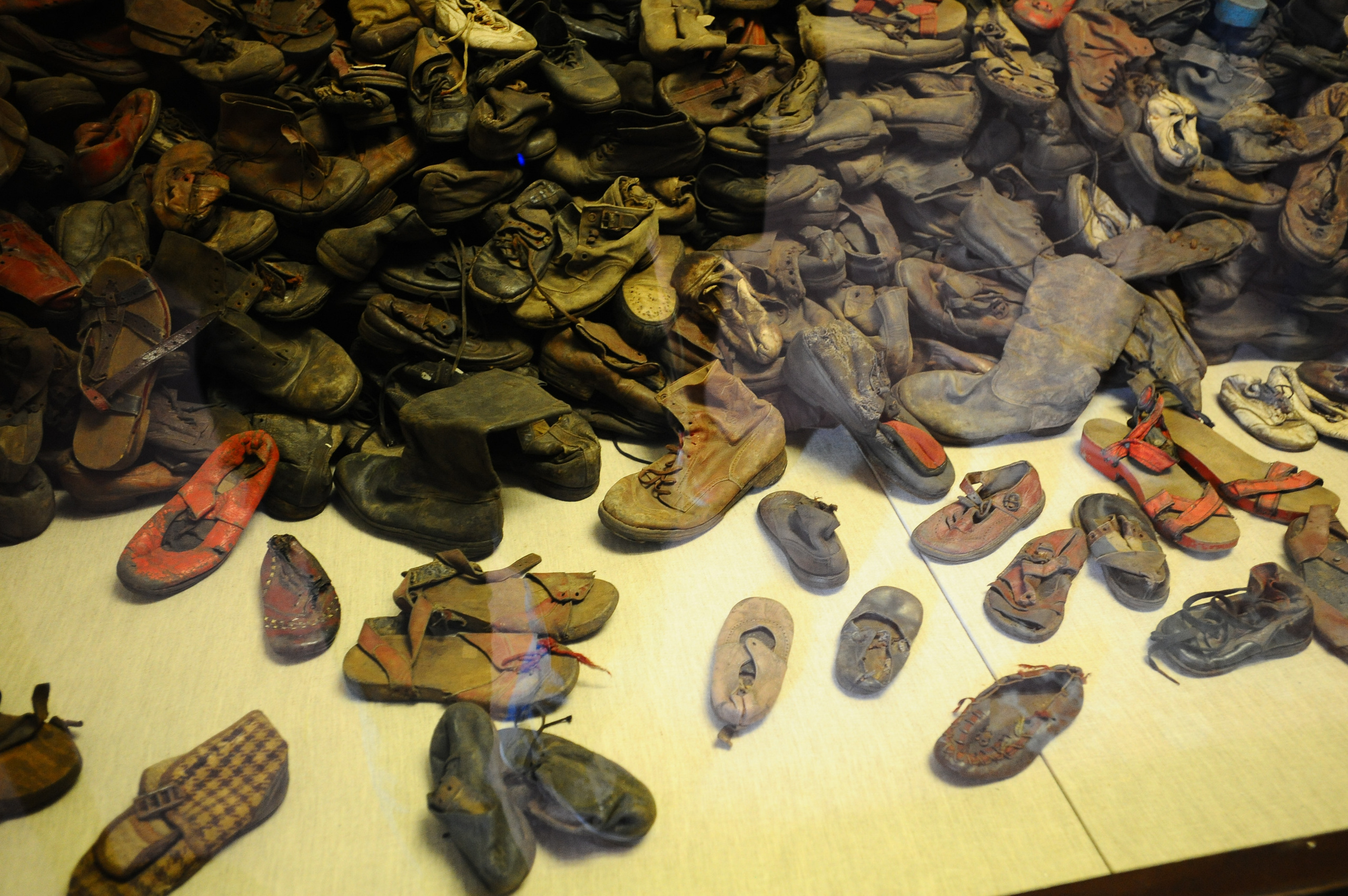 Лагерь смерти (The death camp). Главная (Home)