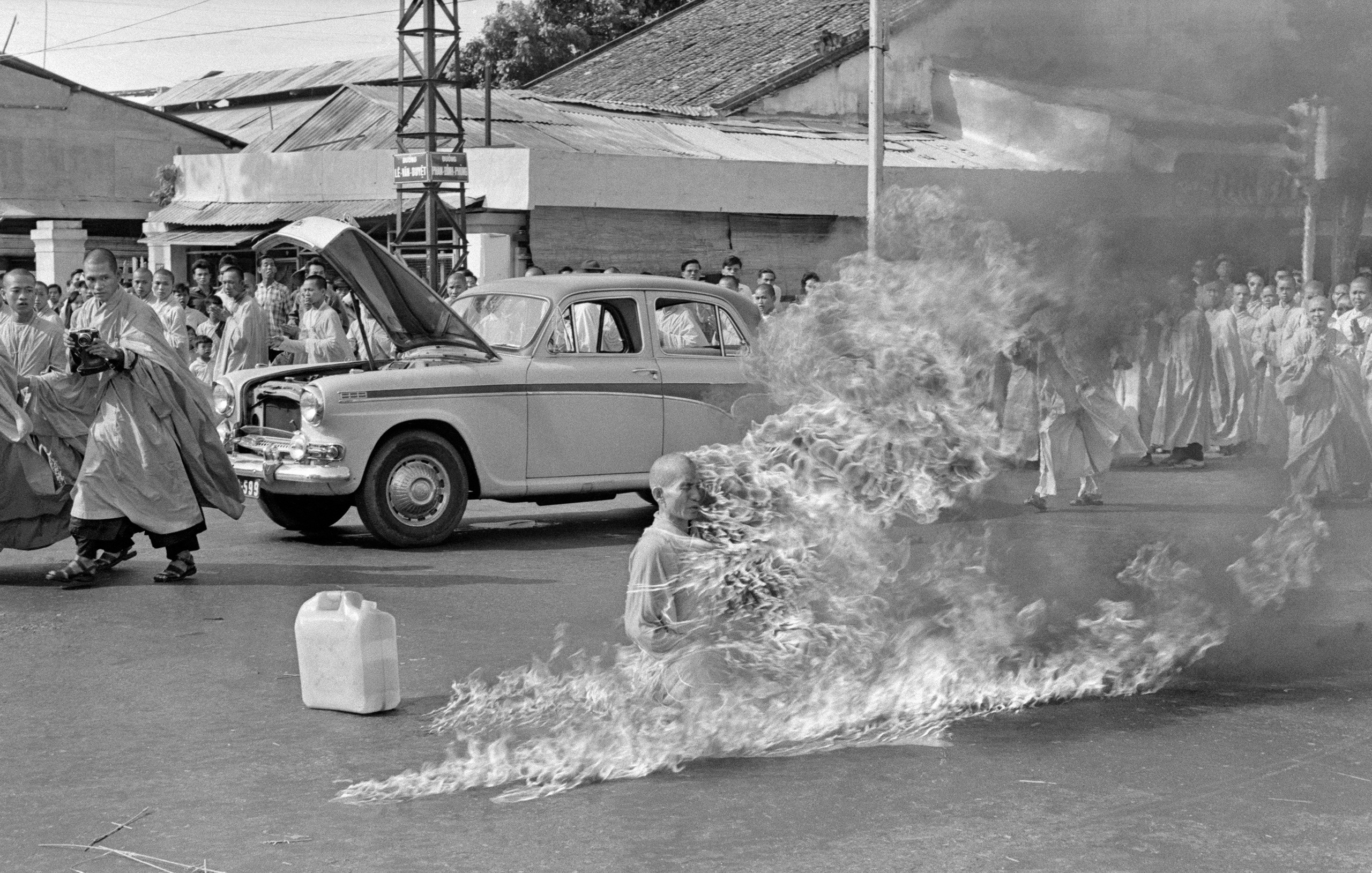 История одного кадра. Кто и как снял «Самосожжение монаха» / Здесь о фотографиях и фотографах