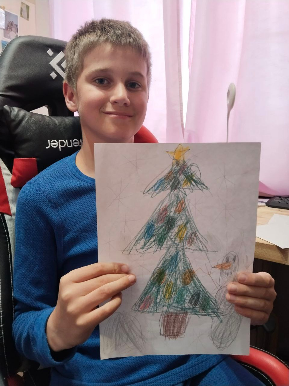 Новогодняя выставка рисунков детей. АНО «Центра социальных проектов «Путь в большой мир»