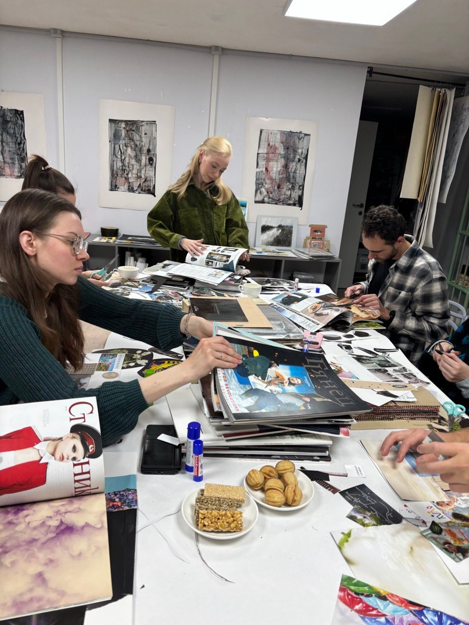 Коллажный клуб «Встречи с собой»: самопознание и творчество. Художник Даля Бучионите