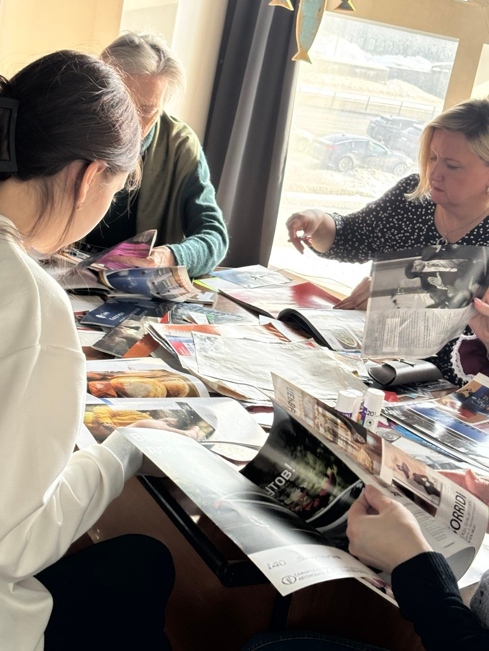 Коллажный клуб «Встречи с собой»: самопознание и творчество. Художник Даля Бучионите