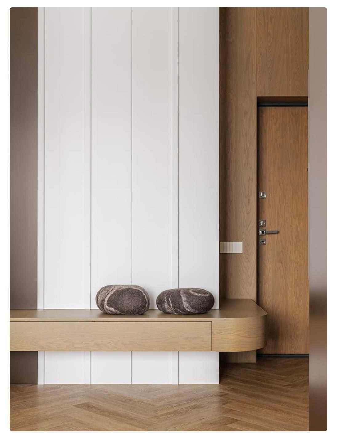 Изумрудные акценты в светлом интерьере екатеринбургской квартиры | AffDesign. Интерьерный фотограф. Фотограф архитектуры