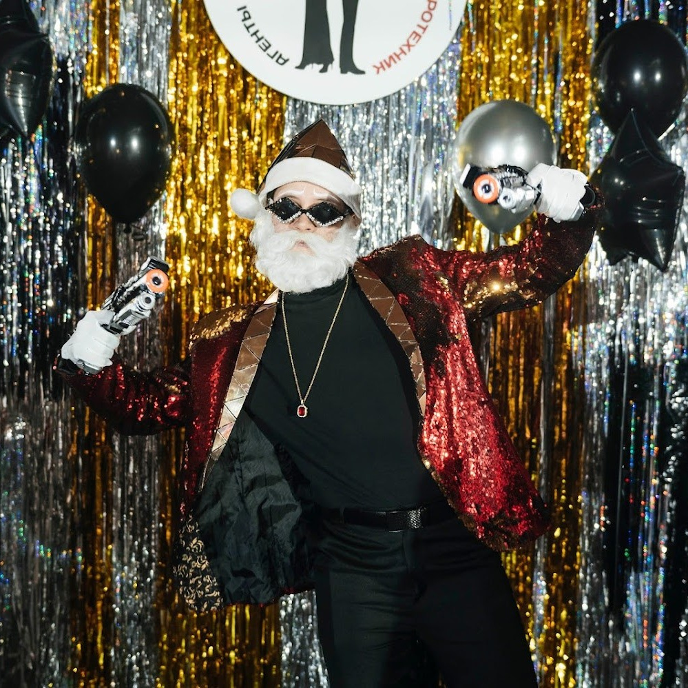 Корпоративная вечеринка в Ростов-на-Дону от Ивент агентство Анастасии Новиковой: гости общаются и участвуют в развлечениях.