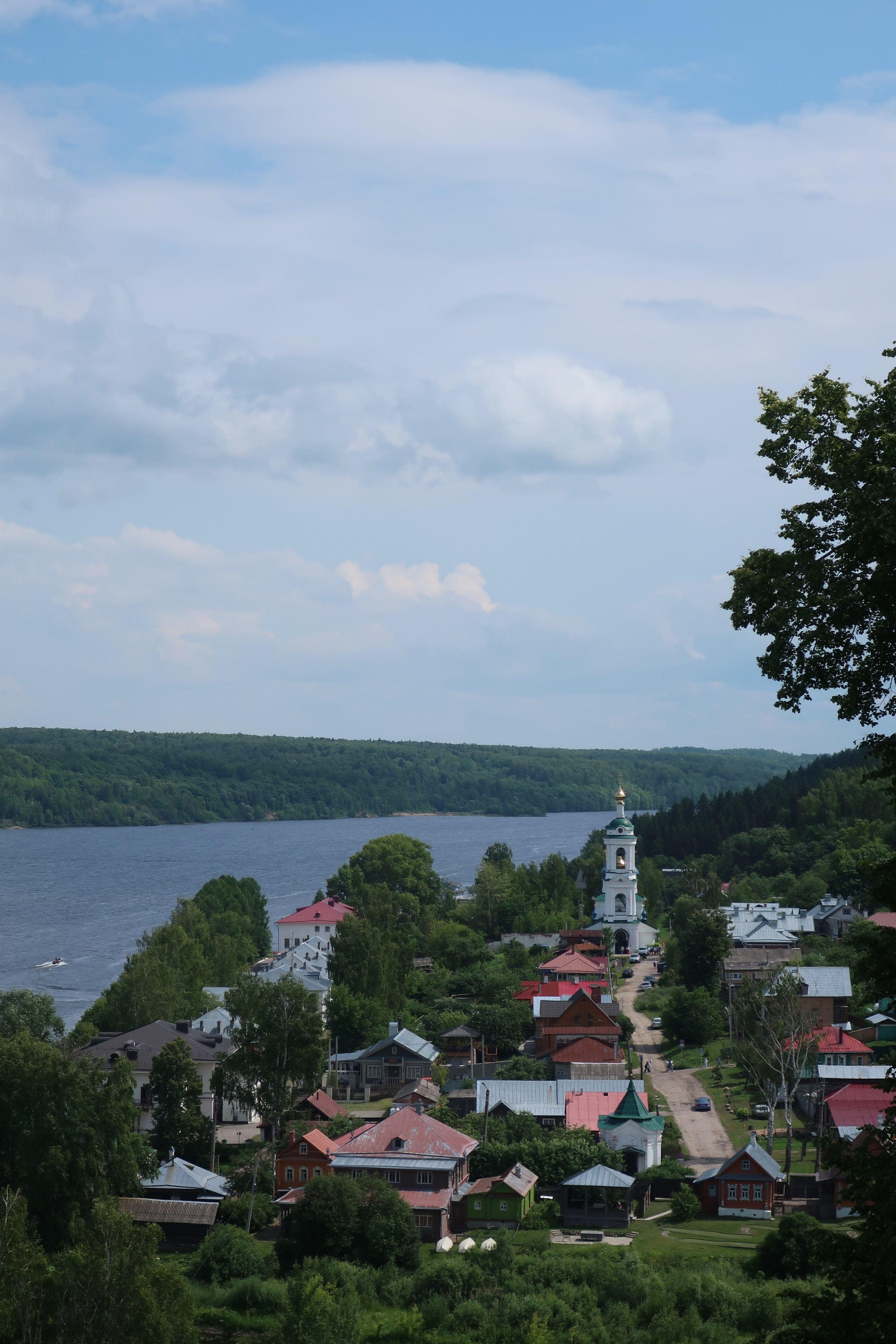 Фотопрогулка по следам Левитана: чем Плёс очаровал великого художника?. Проект «Фотокладовка»: блог уличной фотографии в формате street photo