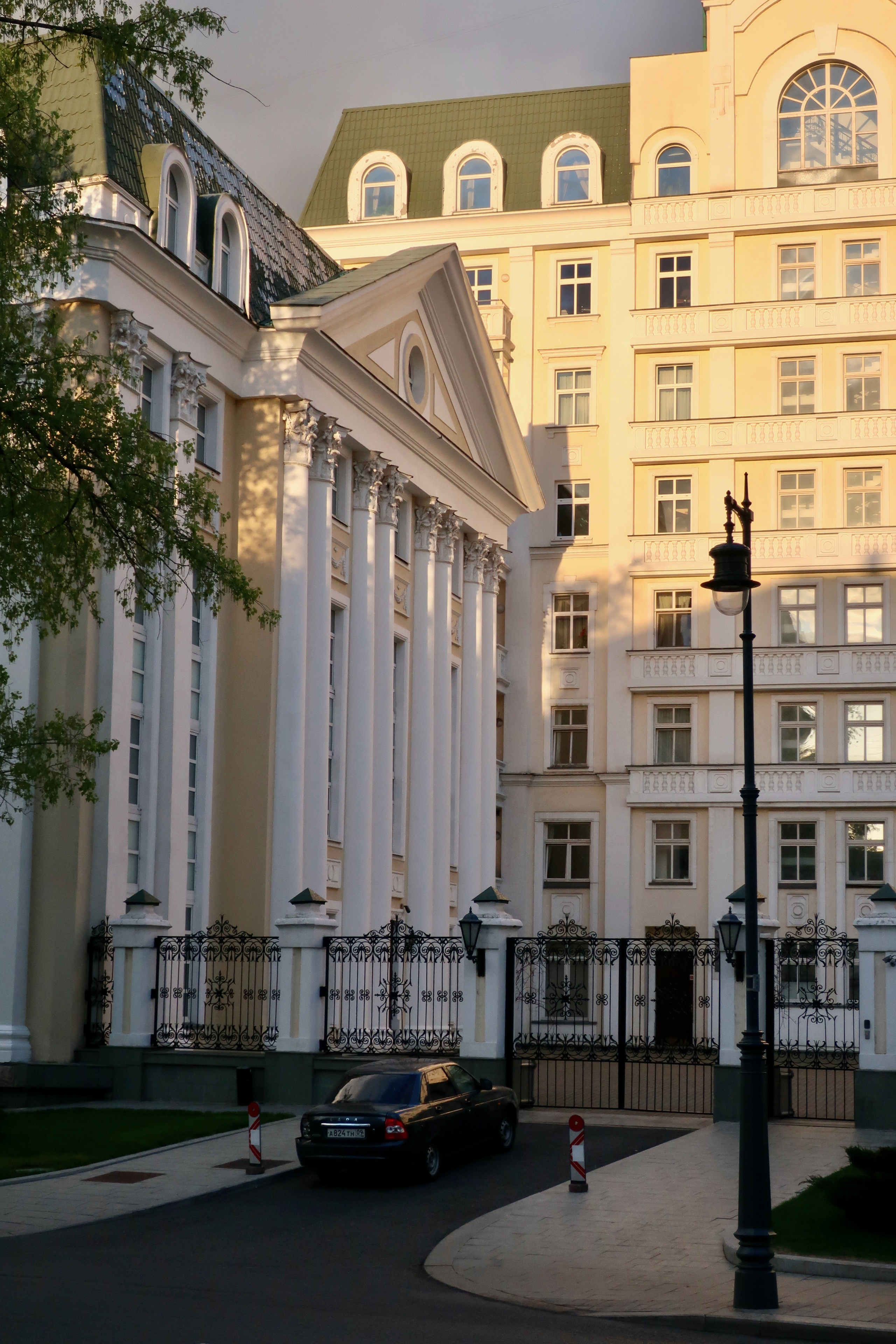 Фотопрогулка по Москве: Остоженка, Пречистенка и переулки. Проект «Фотокладовка»: блог уличной фотографии в формате street photo