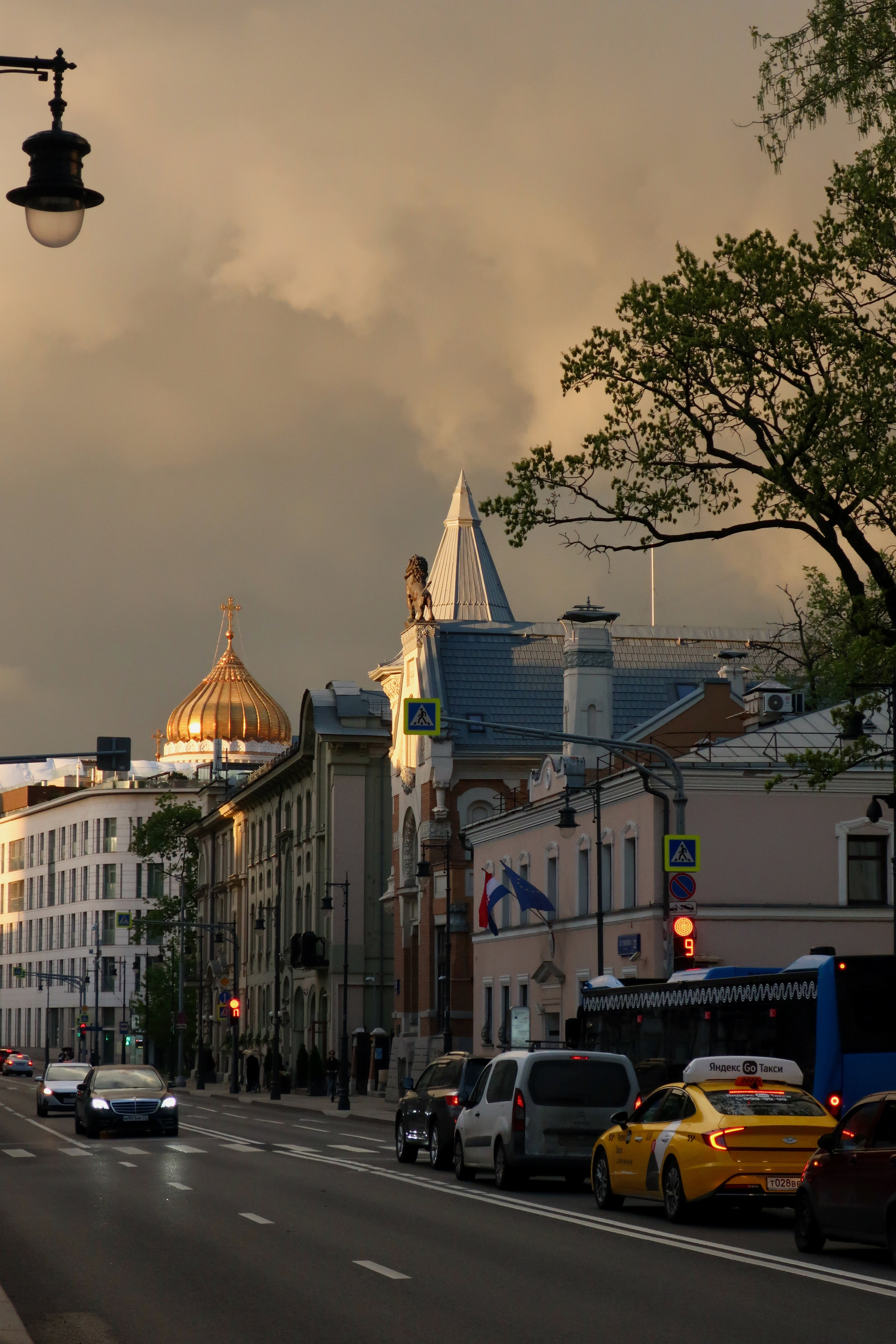 Фотопрогулка по Москве: Остоженка, Пречистенка и переулки. Проект «Фотокладовка»: блог уличной фотографии в формате street photo