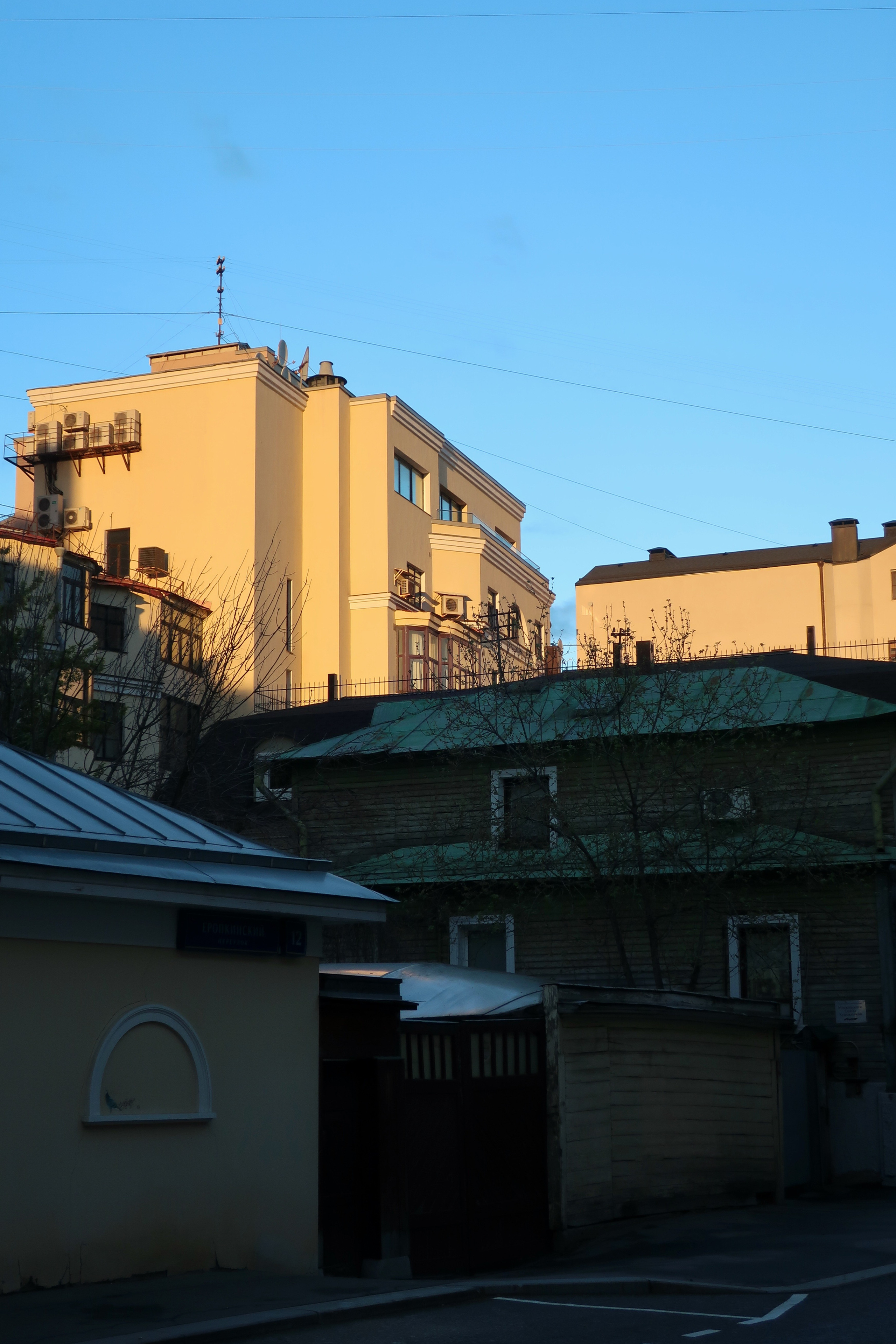 Фотопрогулка по Москве: Остоженка, Пречистенка и переулки. Проект «Фотокладовка»: блог уличной фотографии в формате street photo