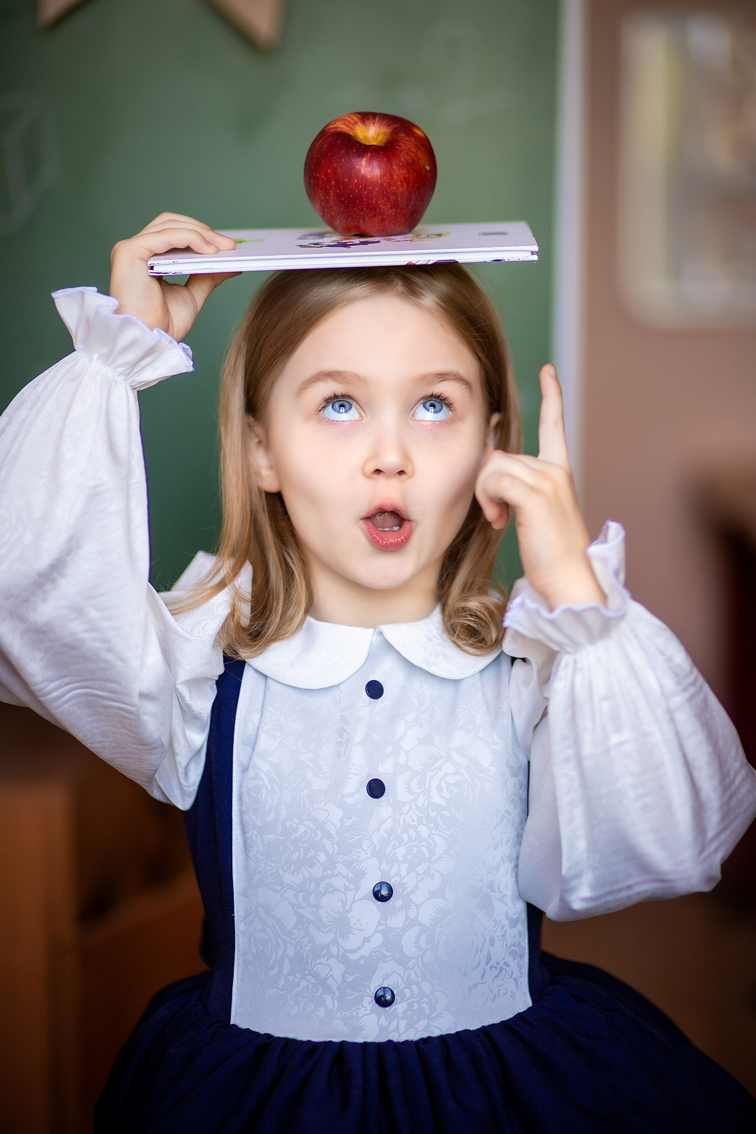 Подготовка к выпускной фотосессии на улице осенью — советы по одежде и прическам. Выпускные альбомы для школ и детских садов — фотокниги и виньетки