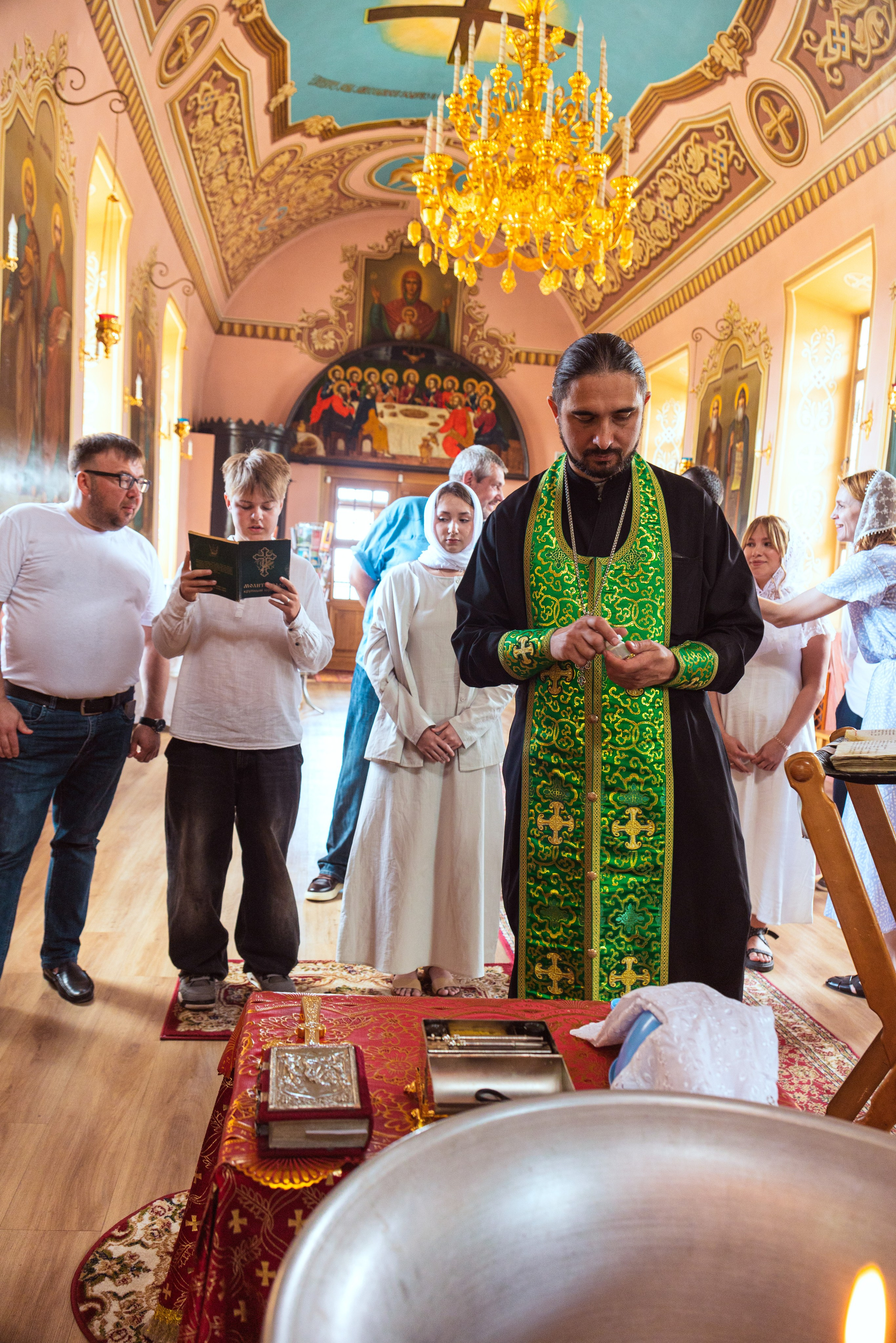 Съёмка в храме на крещение ребёнка или венчание. Фотограф Рябинин Евгений. Нижний тагил\Екатеринбург