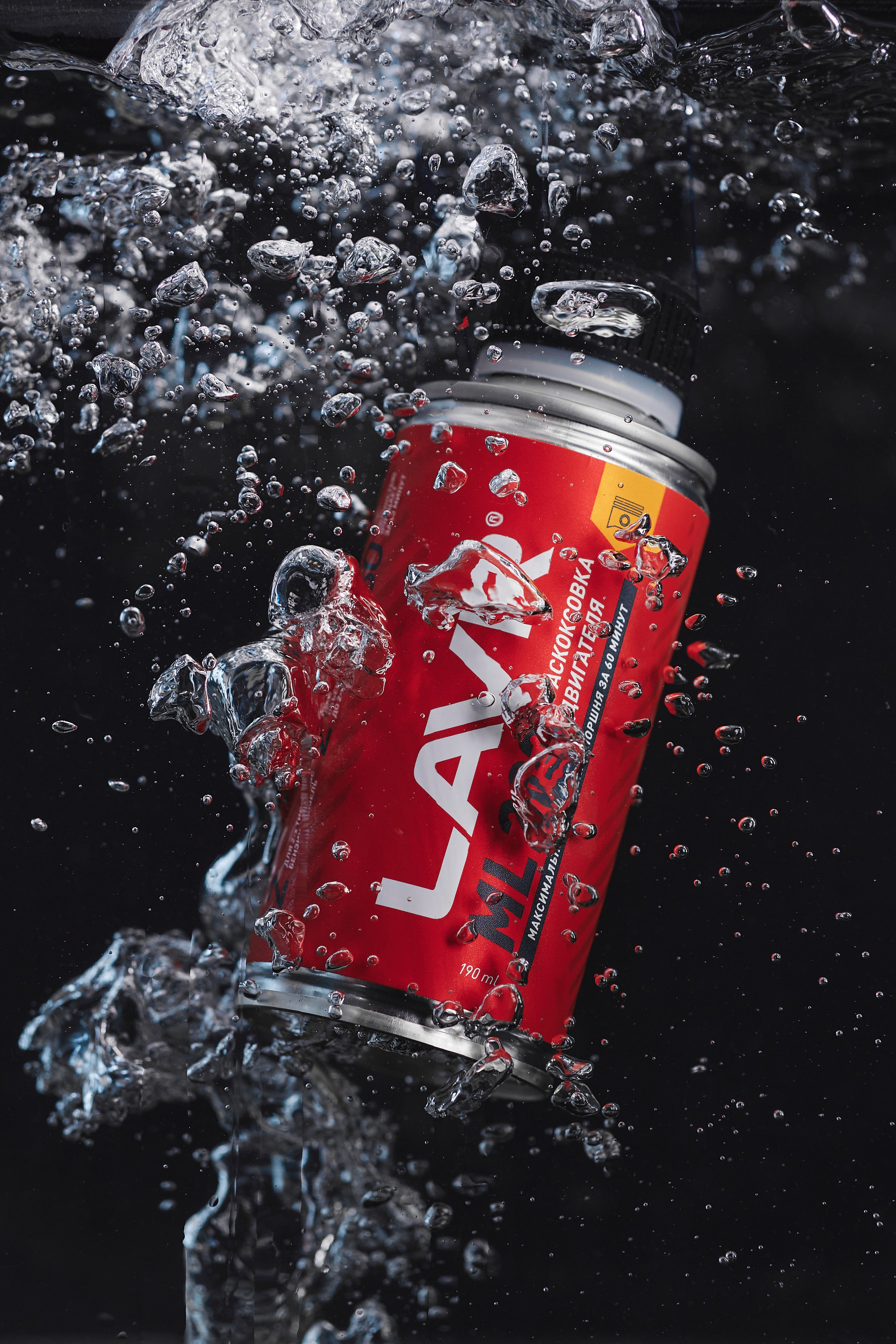 Креативная предметная съемка бренда автохимии, эффект погружения, акцент красный