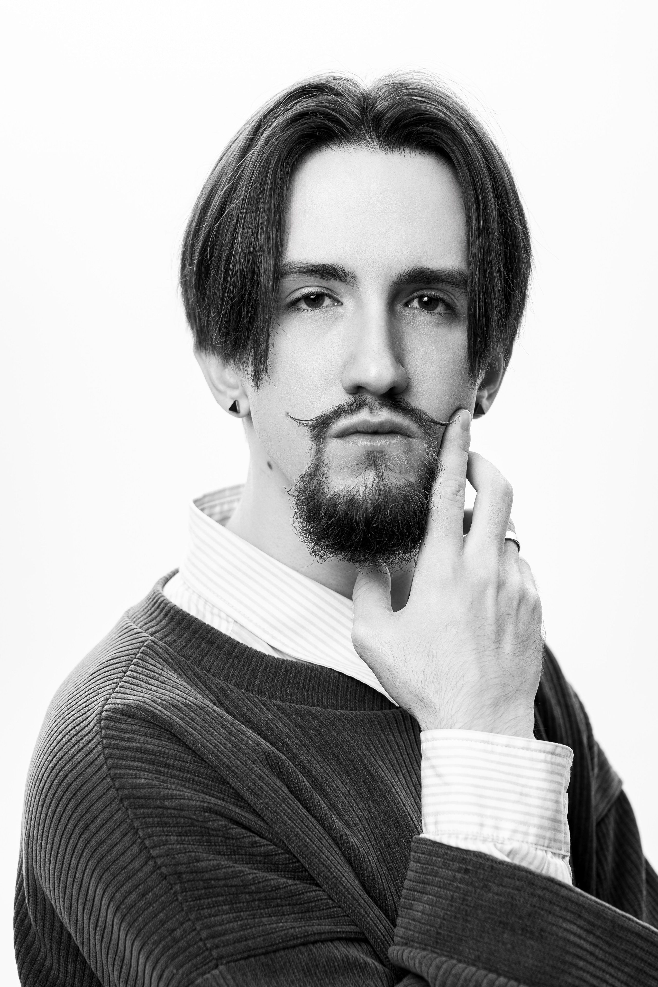 Профессиональный видеограф в Москве — Ярослав Сергеев. Видеосъёмка под ключ: монтаж, цветокоррекция, саунд-дизайн, креативные видео