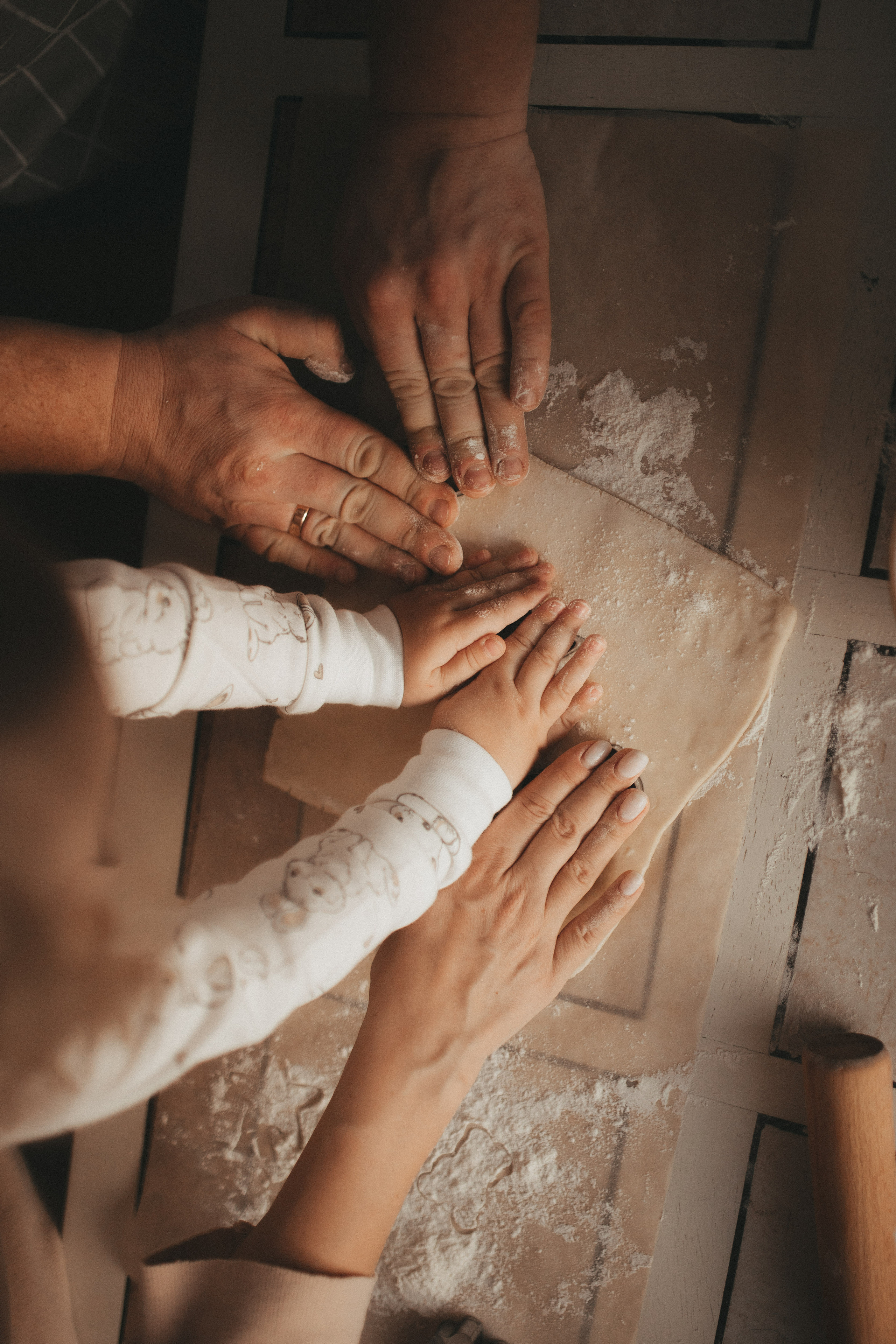 Детская семейная готовка, дети готовят кушать, семейная фотосессия 