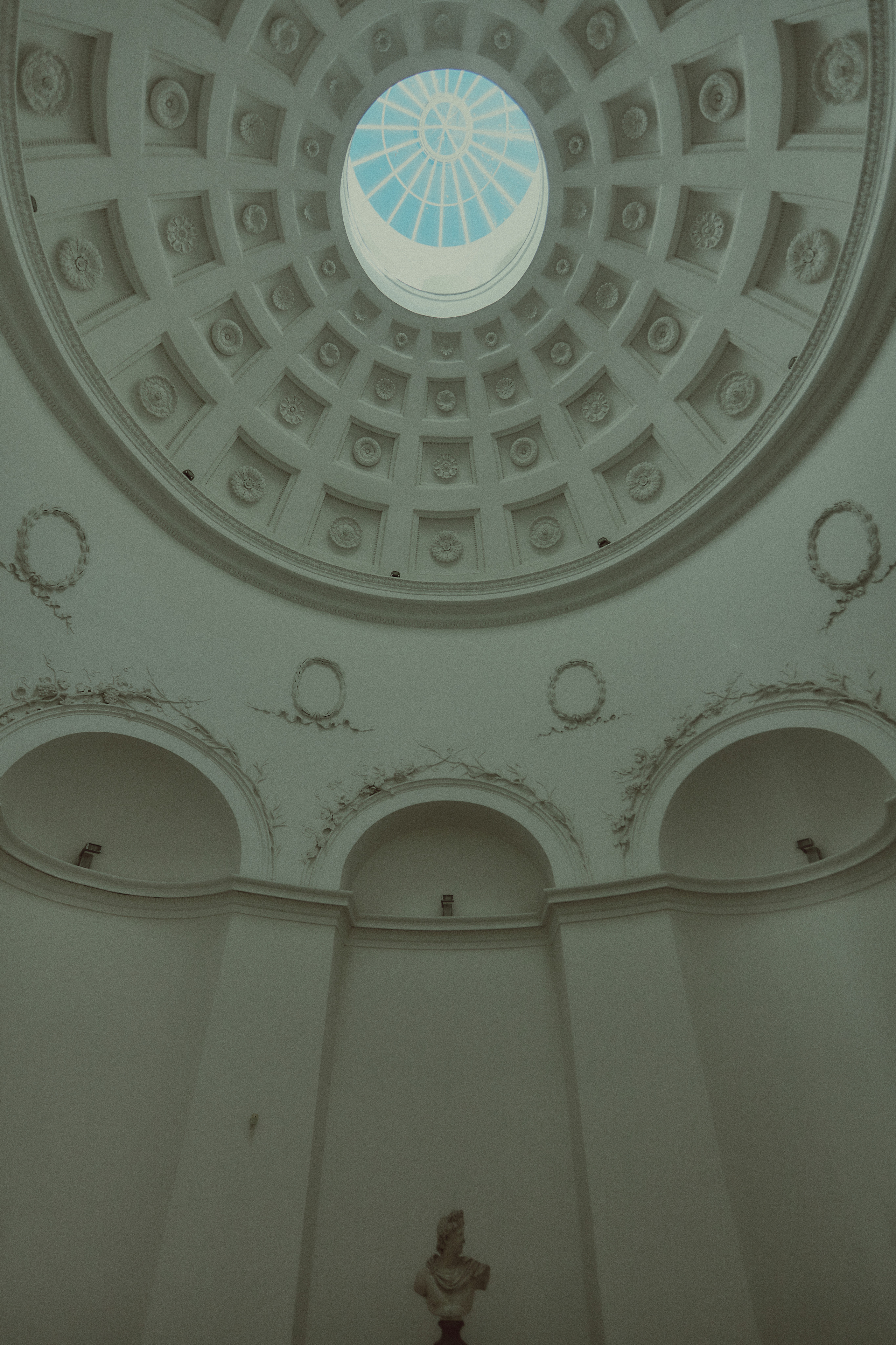 Портретная съёмка СИНИОКО в Павловске с Надеждой из ARLETTE MANAGEMENT. Одежда из Санкт-Петербурга СИНИОКО